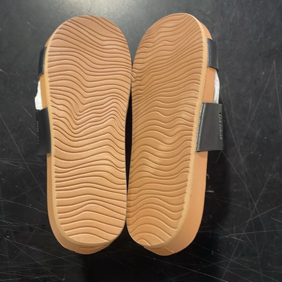 Ustogi - Womens Arch Support Beach Slides, size 7 US womens, color black. - Picture 4 of 5